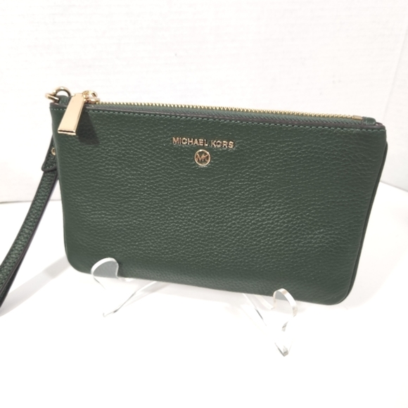 Michael Kors Handbags - Michael kors hunter green leather jet set wristlet clutch pouch zip close